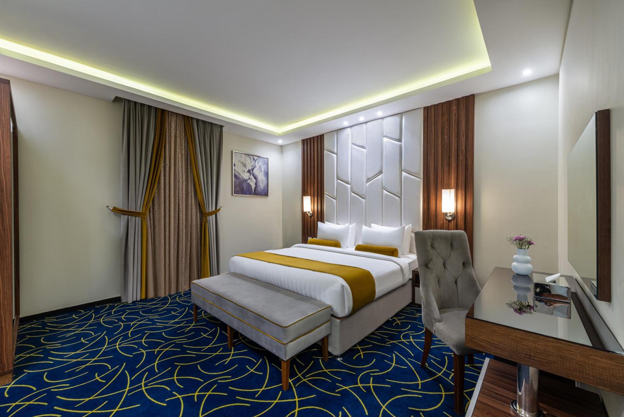 The Palace Hotel Suites Khamis Mushait Esterno foto