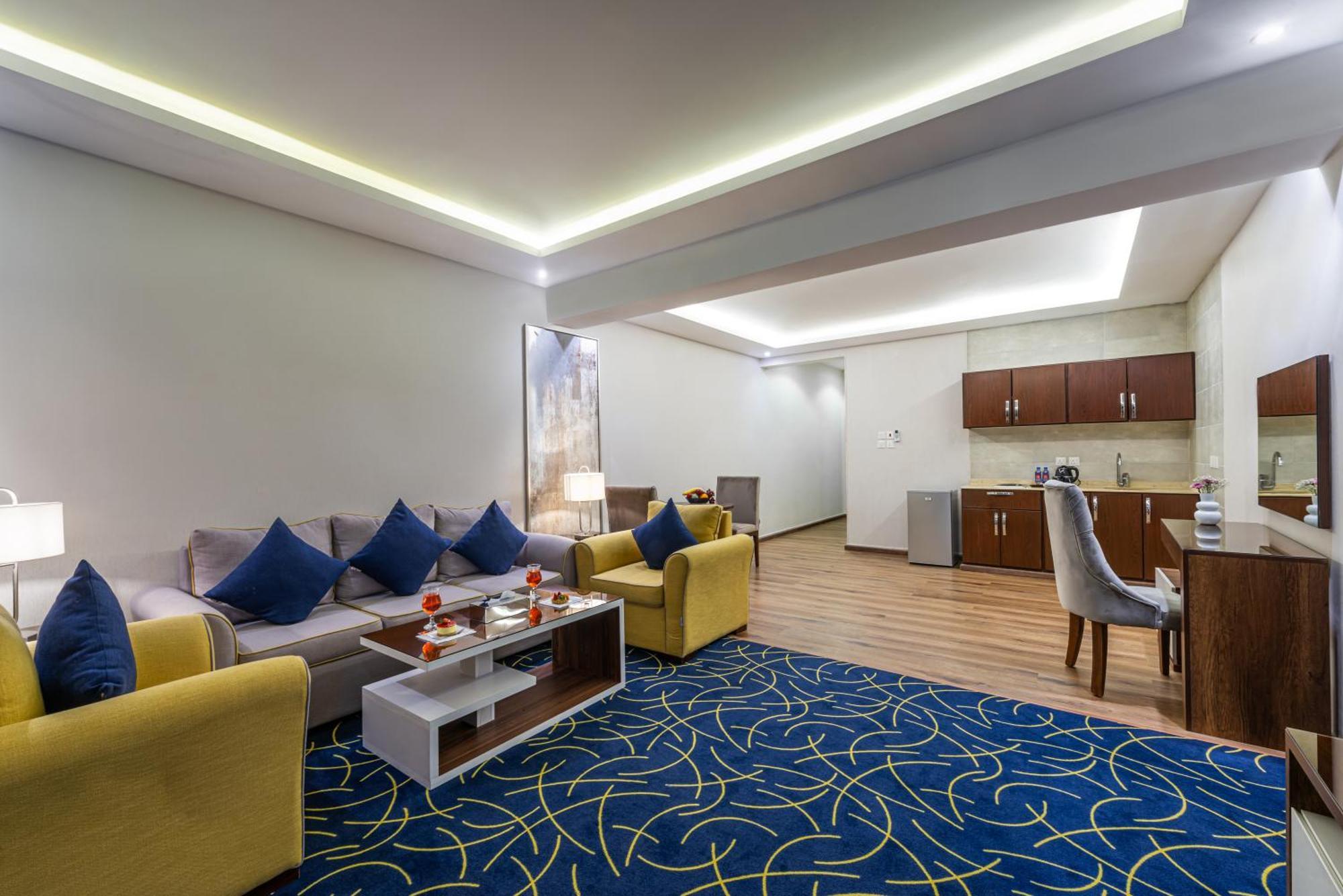 The Palace Hotel Suites Khamis Mushait Esterno foto