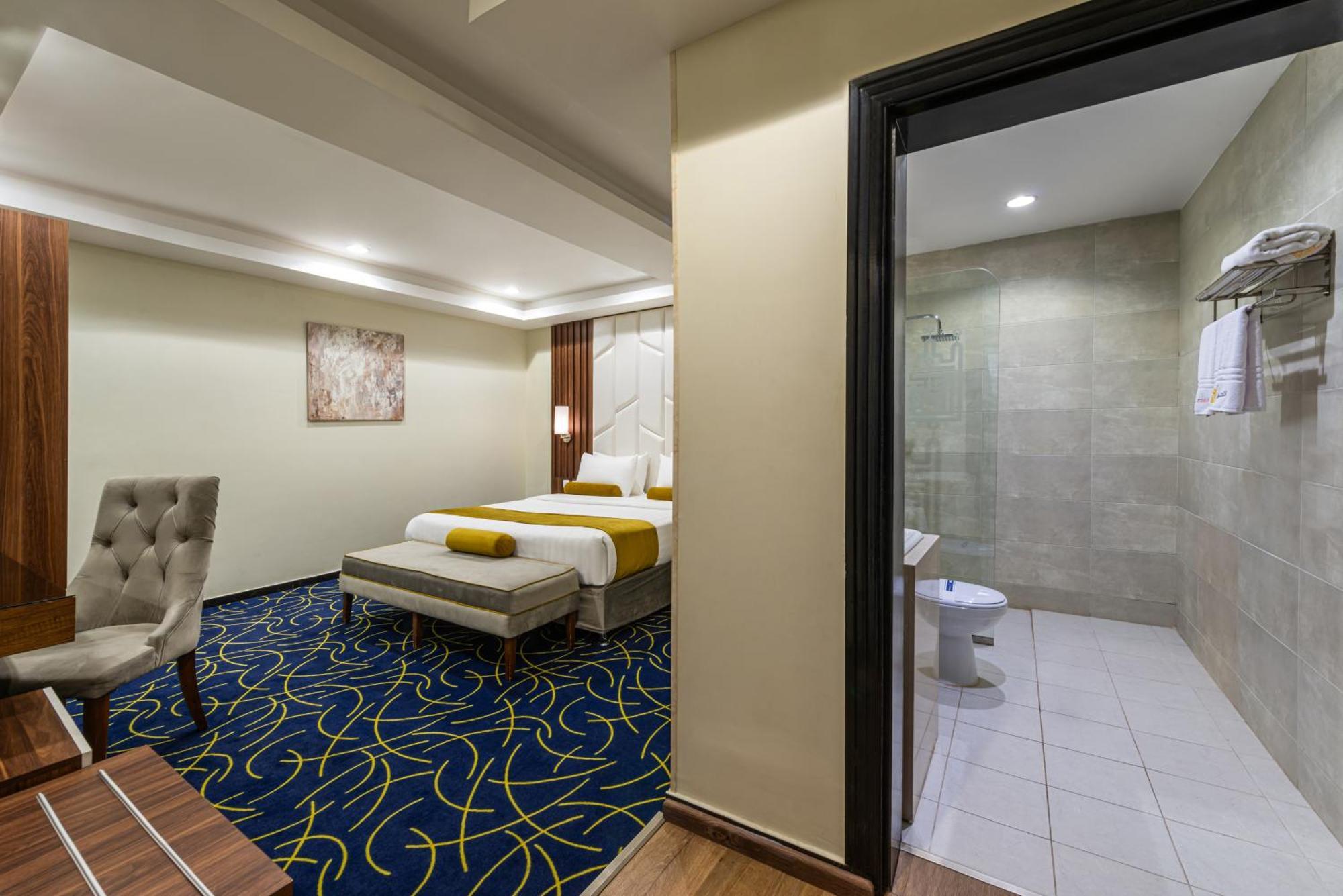 The Palace Hotel Suites Khamis Mushait Esterno foto