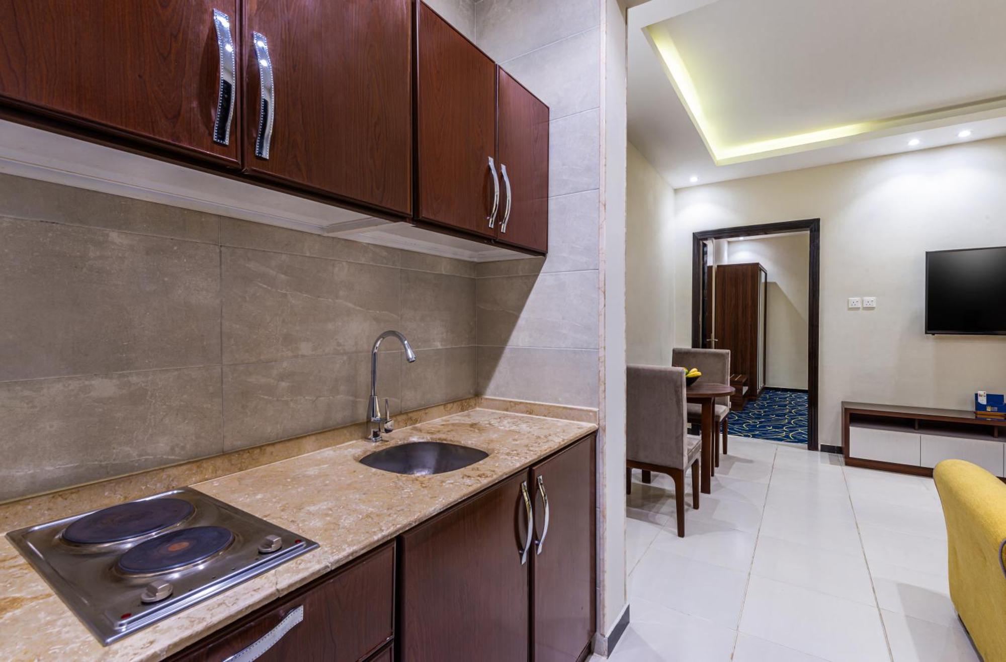 The Palace Hotel Suites Khamis Mushait Esterno foto