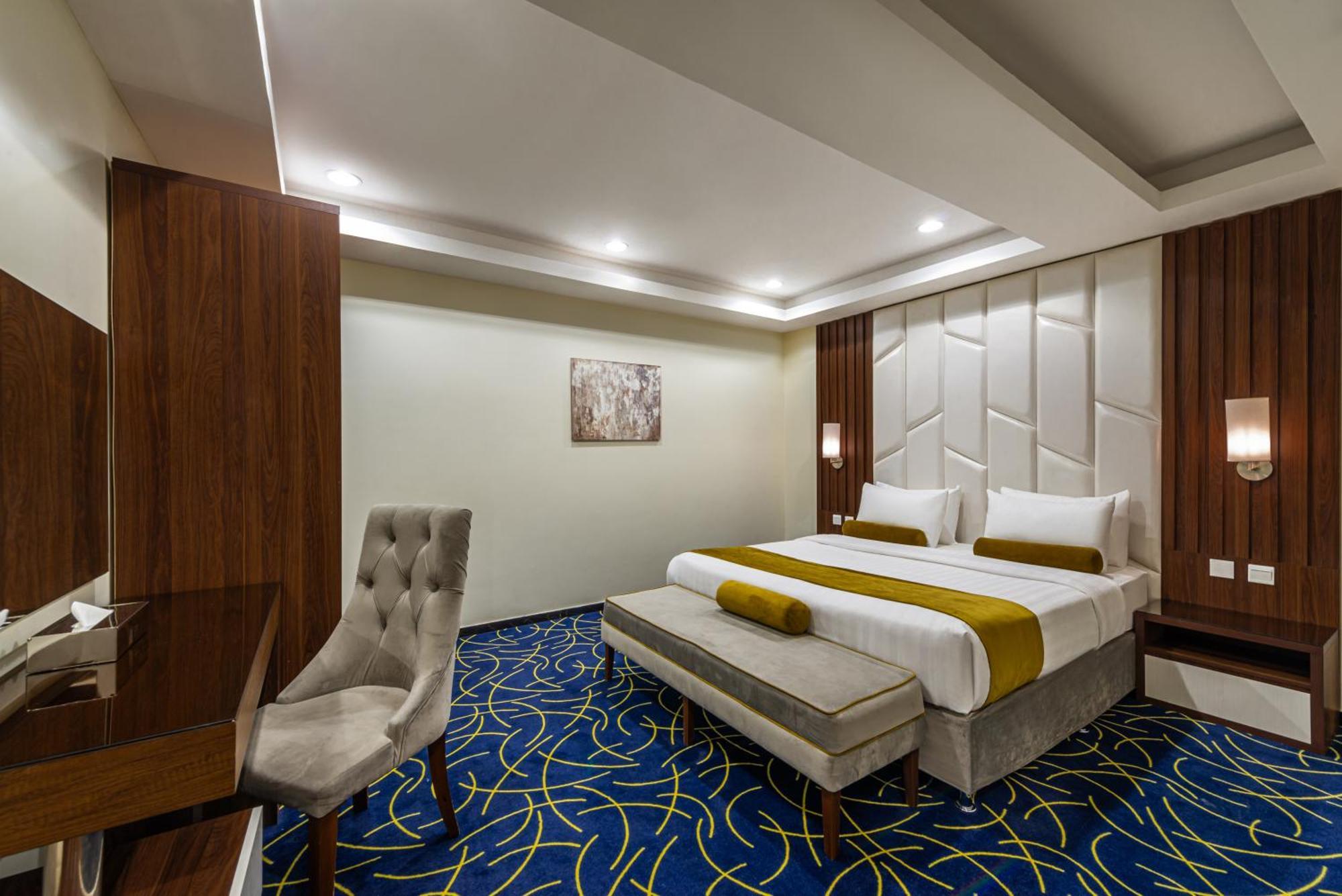 The Palace Hotel Suites Khamis Mushait Esterno foto