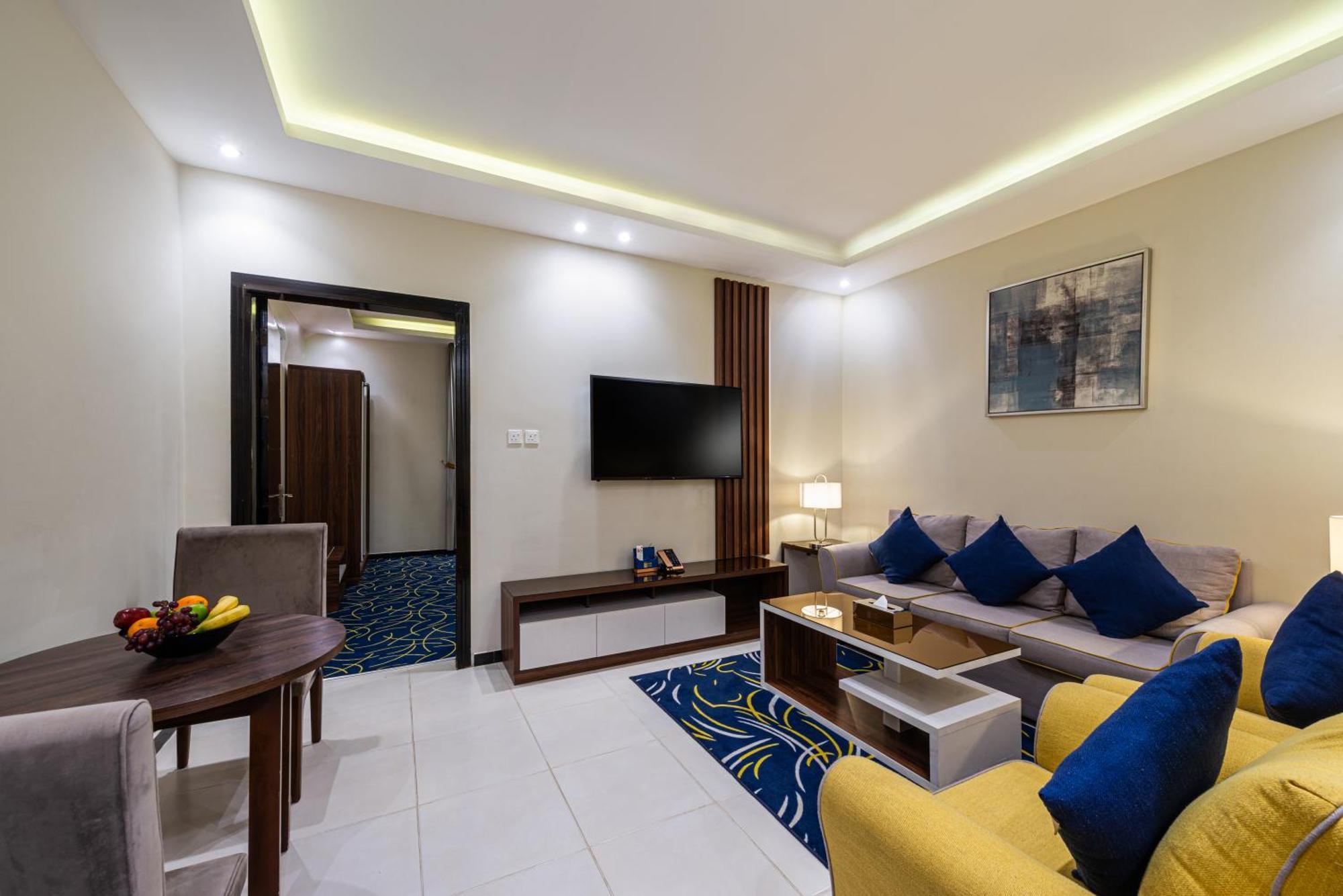The Palace Hotel Suites Khamis Mushait Esterno foto