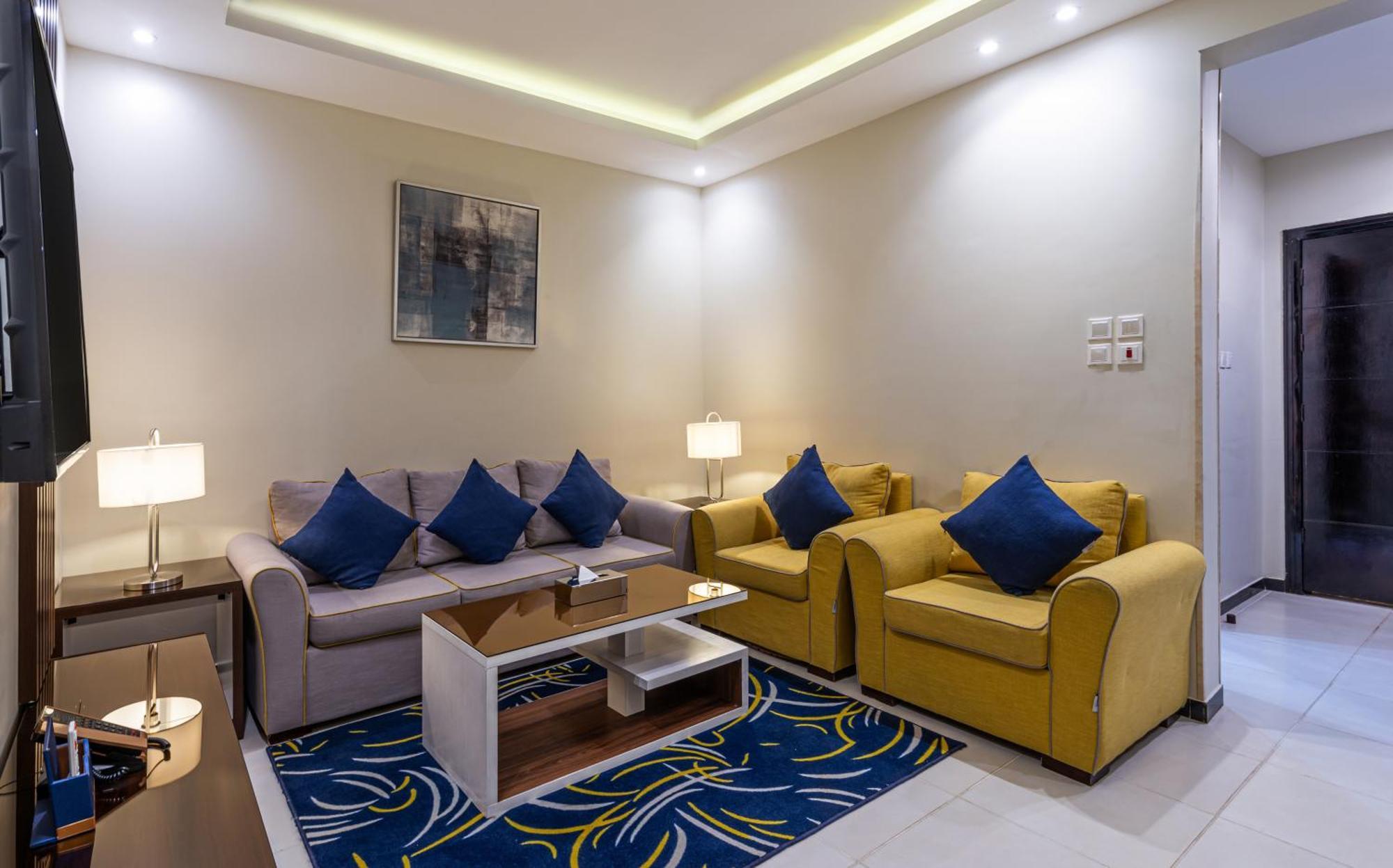The Palace Hotel Suites Khamis Mushait Esterno foto
