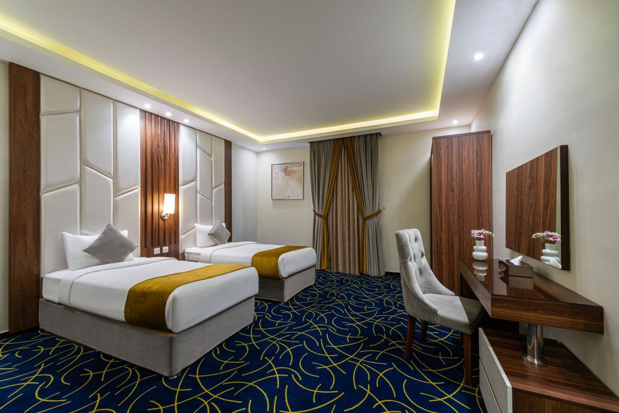 The Palace Hotel Suites Khamis Mushait Esterno foto