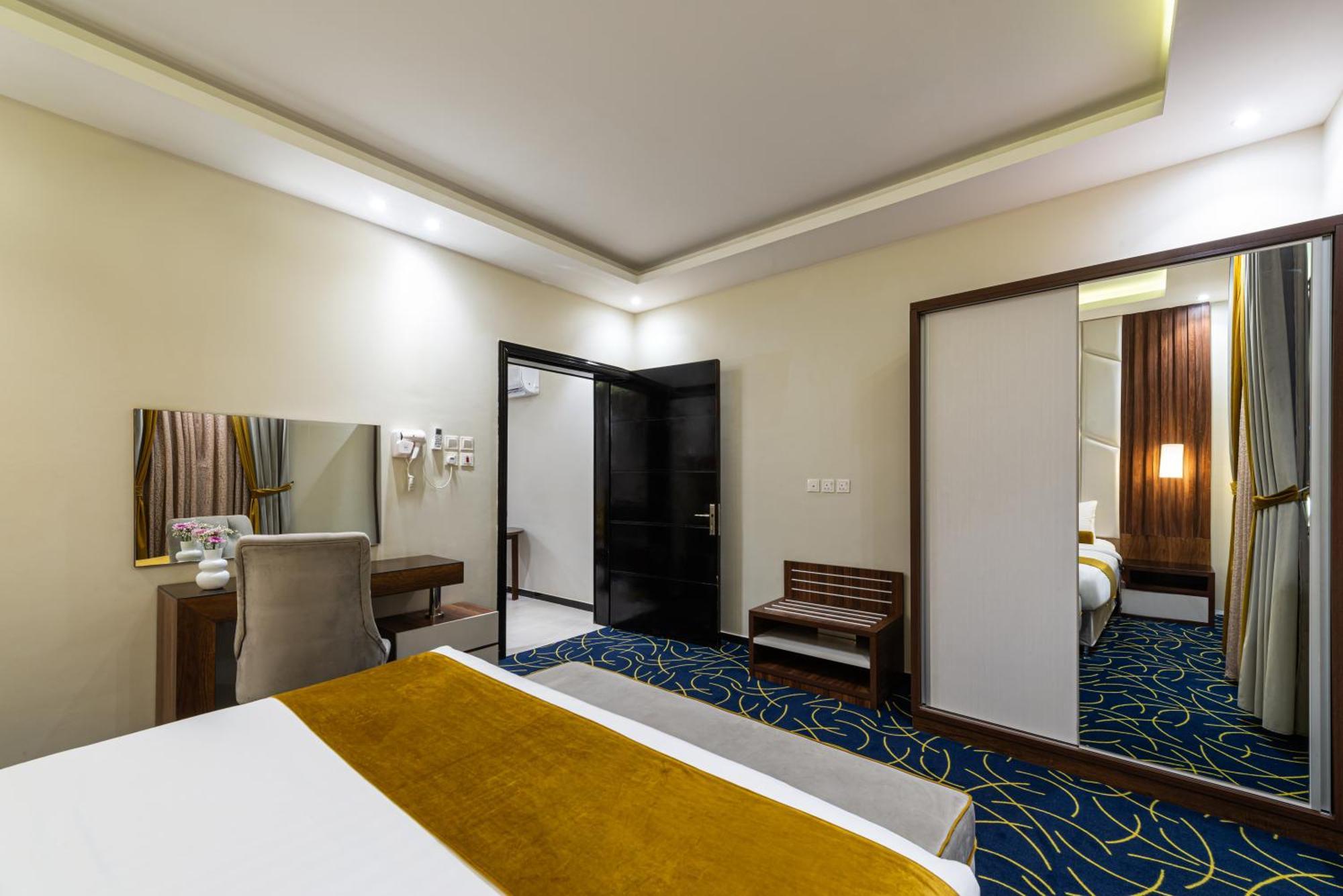 The Palace Hotel Suites Khamis Mushait Esterno foto